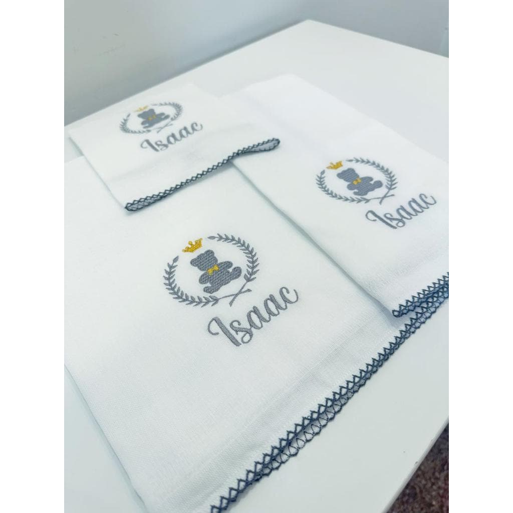 Kit de fraldas bordadas minimalista - Urso na moldura - Menino cinza- ombro, boca e passeio KIT