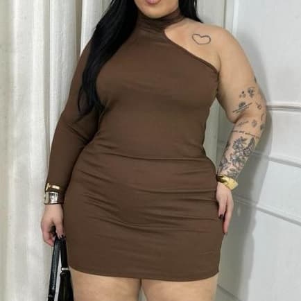 DRAPA PLUS - Vestido Uma Manga Gola - Plus Size