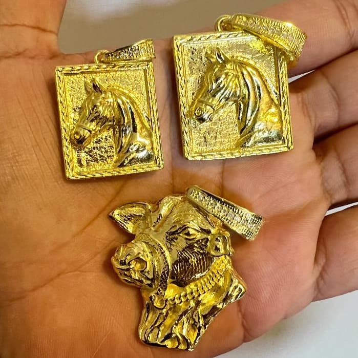 PINGENTE SERTANEJO CAVALO BOI NELORE FEITO EM MOEDA ANTIGA CRAVEJADO COUNTRY COR DE OURO 18K