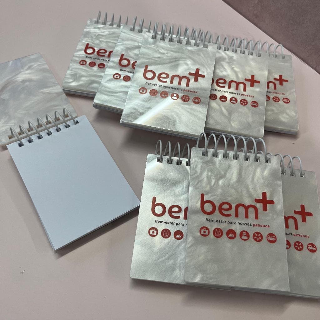 KIT 50 MINI BLOQUINHOS 7X10CM PERSONALIZADOS COM CAPA EM ACRÍLICO MADREPÉROLA  PAPELARIA