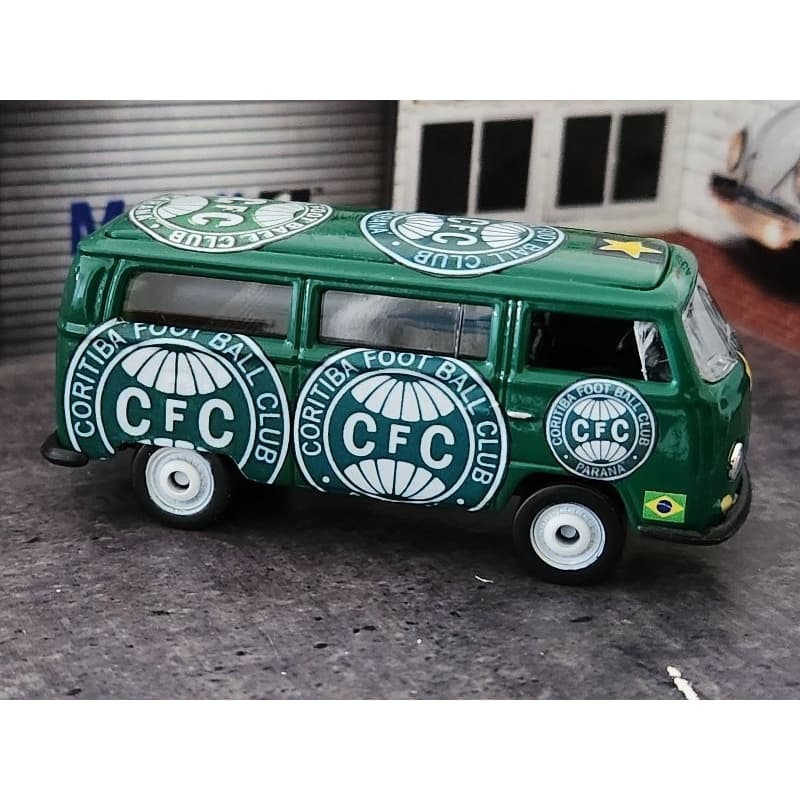 VW KOMBI T2 CUSTOM CORITIBA F.C ESCALA 1.64 TAMANHO 7CM PRODUTO NOVO ACOMPANHA EMBALAGEM DE ACETATO NOVO WELLY CUSTOM