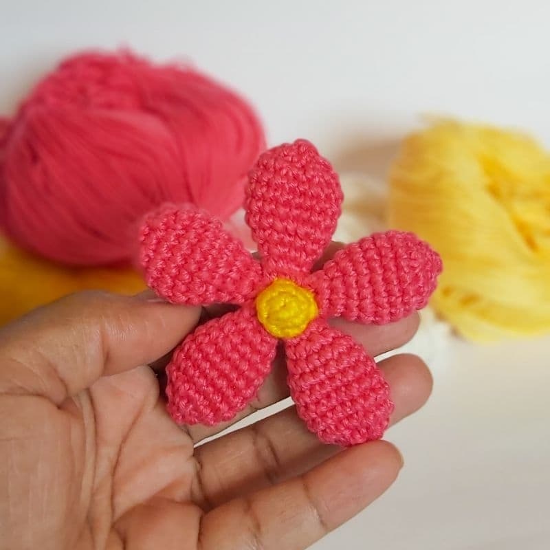 Flor amigurumi escolha a sua cor/mobile/varal/puxador/chaveiro/bordados
