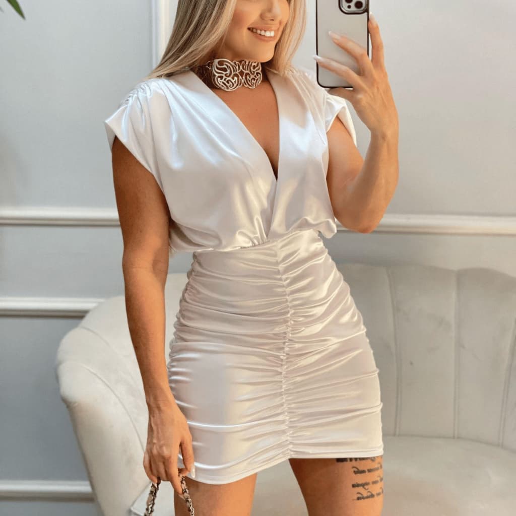 Vestido Feminino  Curto Justo com Franzido e Manga Morcego – Moda Festa Tecido Brilhoso