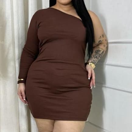 Vestido Uma Manga Moda Curvy Plus