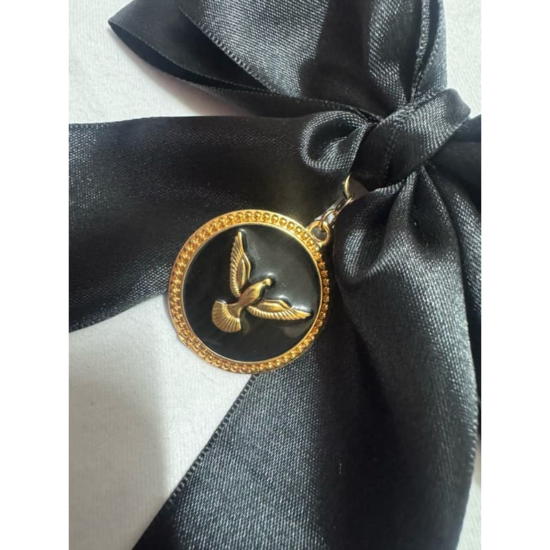 Laço para cabelo de cerim Preto com Medalha do Divino Espírito Santo (Dourado e Preto)