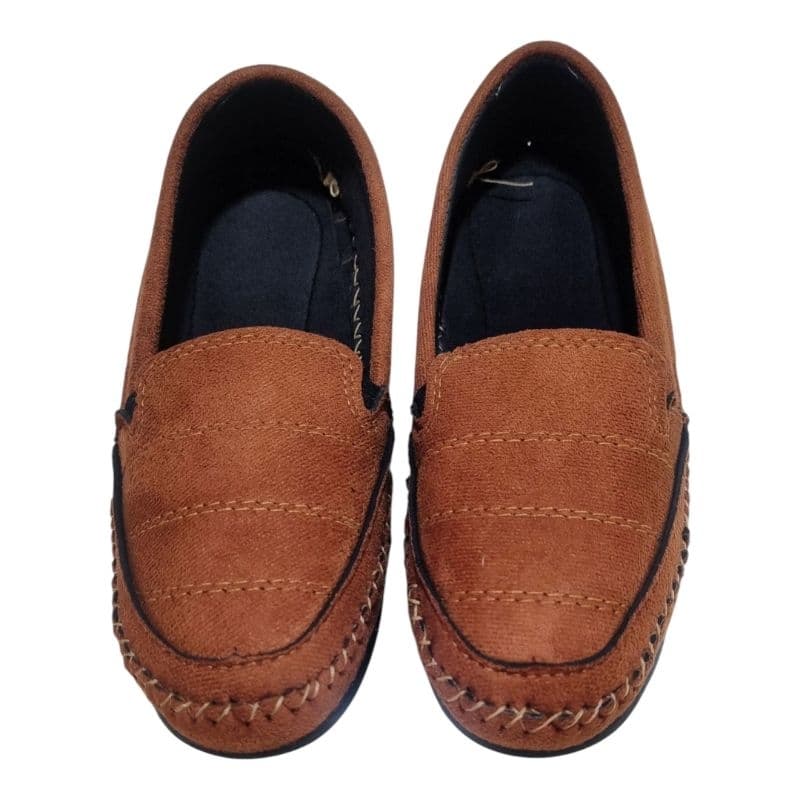 sapatilha ou sapato masculino mocassim na camurça.