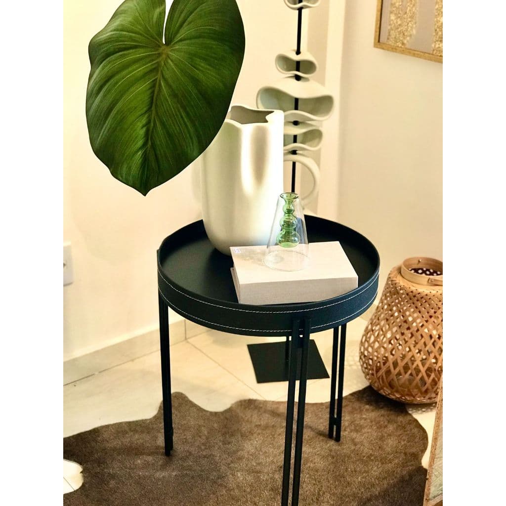 Mesinha de Apoio lateral Ferro e Couríssimo 44x56cm – Moderna e Elegante