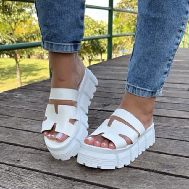 Sandalia Feminina Papete Casual solado alto H Chic moderna