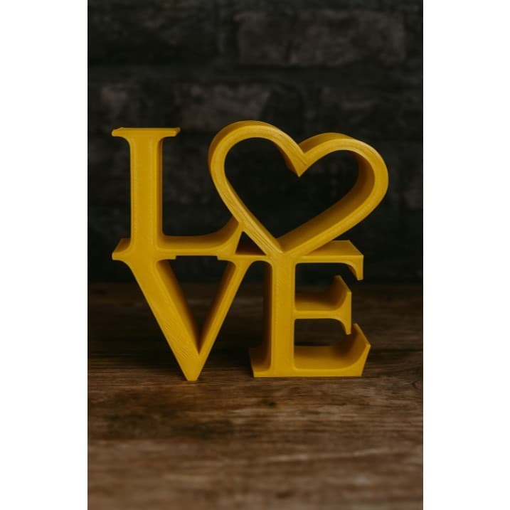 LOVE Decorativo 3D Dourado – Amor que brilha na sua decoração
