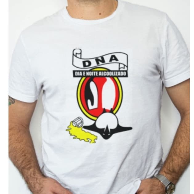 Camiseta Masculina DNA Dia e Noite Alcoolizado Engraçada Camisa Divertida para Churrasco Poliéster
