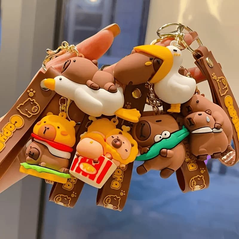 Chaveiro Capivara Cartoon – Formato Oval Flutuante com Fecho em C | Design Fofo de Animal para Chaves, Bolsas e Carros