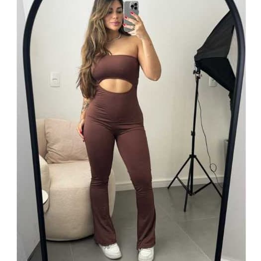 Macacão Tomara que Caia com Recorte na Barriga Premium
