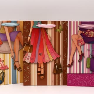 Sacola de Presente Feminina Média – Estampas Charmosas e Alça de Cetim