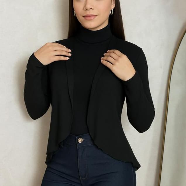 Casaquinho Feminino em Malha Canelada | Elegância e Conforto em uma Peça Versátil
