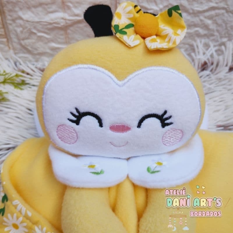 Naninha Abelhinha Mel, personalizada com nome bordado, material antialérgico, porta chupeta destacável