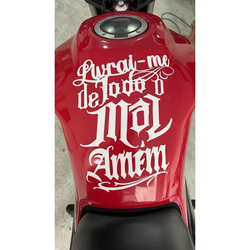 adesivo para tanque de moto livrai-me de todo o mal Amém