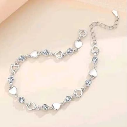 Pulseira Delicada com Elos de Coração e Pedras Brilhantes Luxo