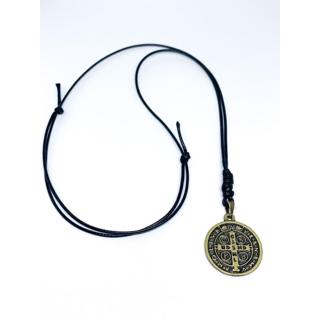 Cordão Ajustável c/ Medalha São Bento Redonda em Ouro Velho 2,5x2,5 cm