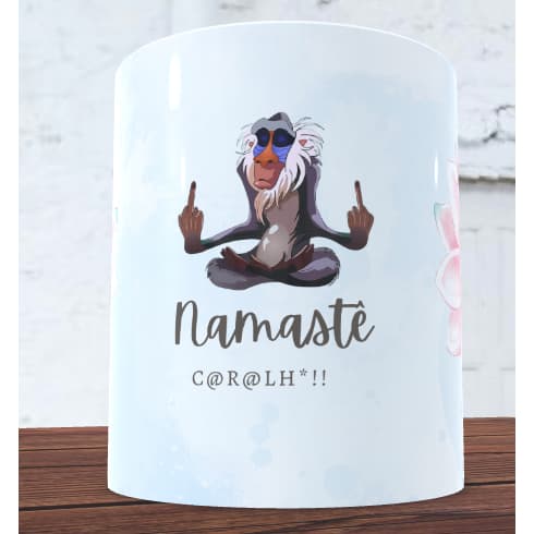 Caneca 'Namastê, c*****', caneca personalizada, caneca cerâmica, caneca divertida