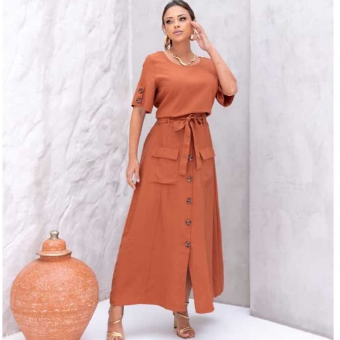 Conjunto Lindo Saia Longa e Bluça na Alfaiataria Amarante com bolsos e botoes Moda evangelica e casual