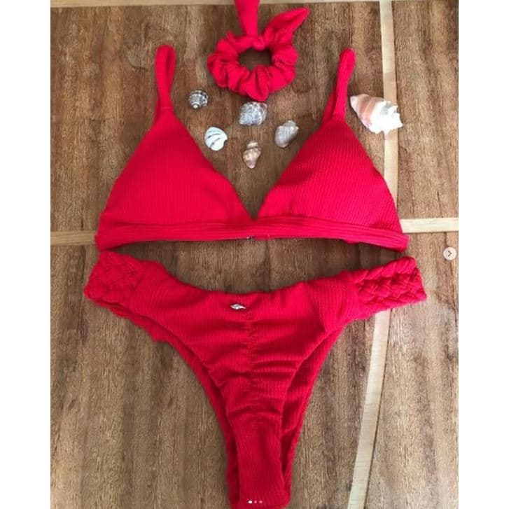 Biquíni fixo com calcinha empina bumbum vermelho com textura