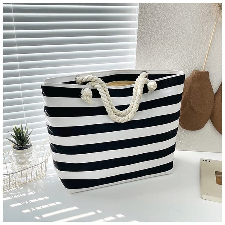 Bolsa tote listrada em lona estilo coreano espaçosa e moderna perfeita para compras e dia a dia