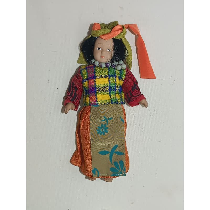 Boneca de Porcelana Dolls the World Tibete Colecionável Raridade