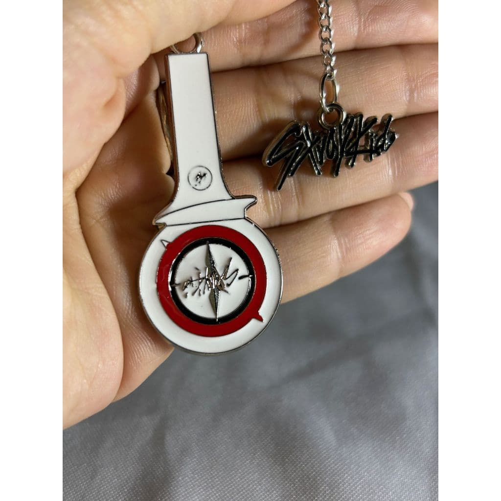 Pin Broche Metal LIGHTSTICK Banda Kpop