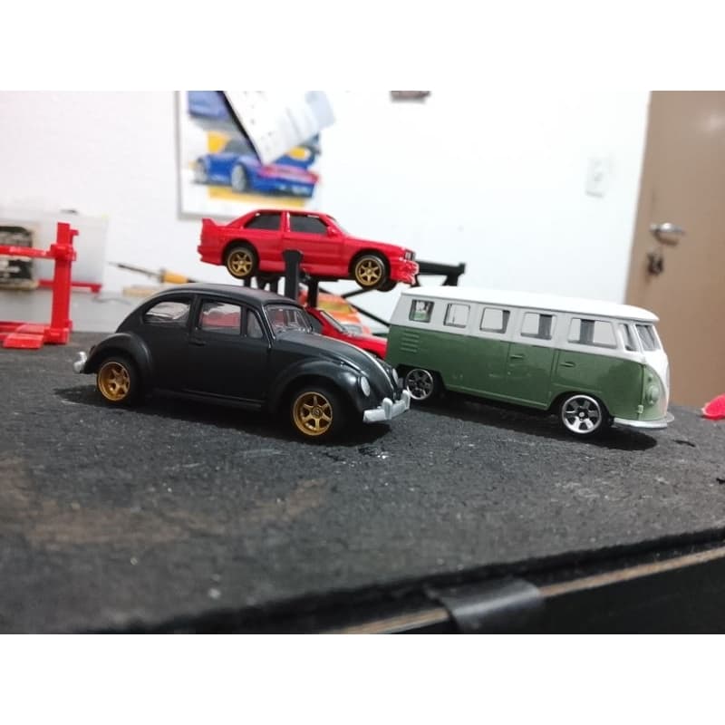 Fusca e Kombi BMW com rodas de borracha