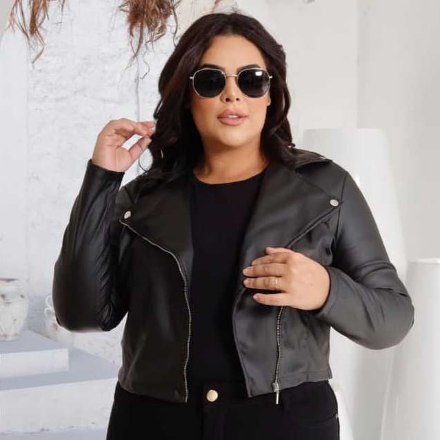 Jaqueta Feminina Couro Fake Plus Size G1 G2 Preto Detalhes Nos Botões y Ziper Moda Inverno