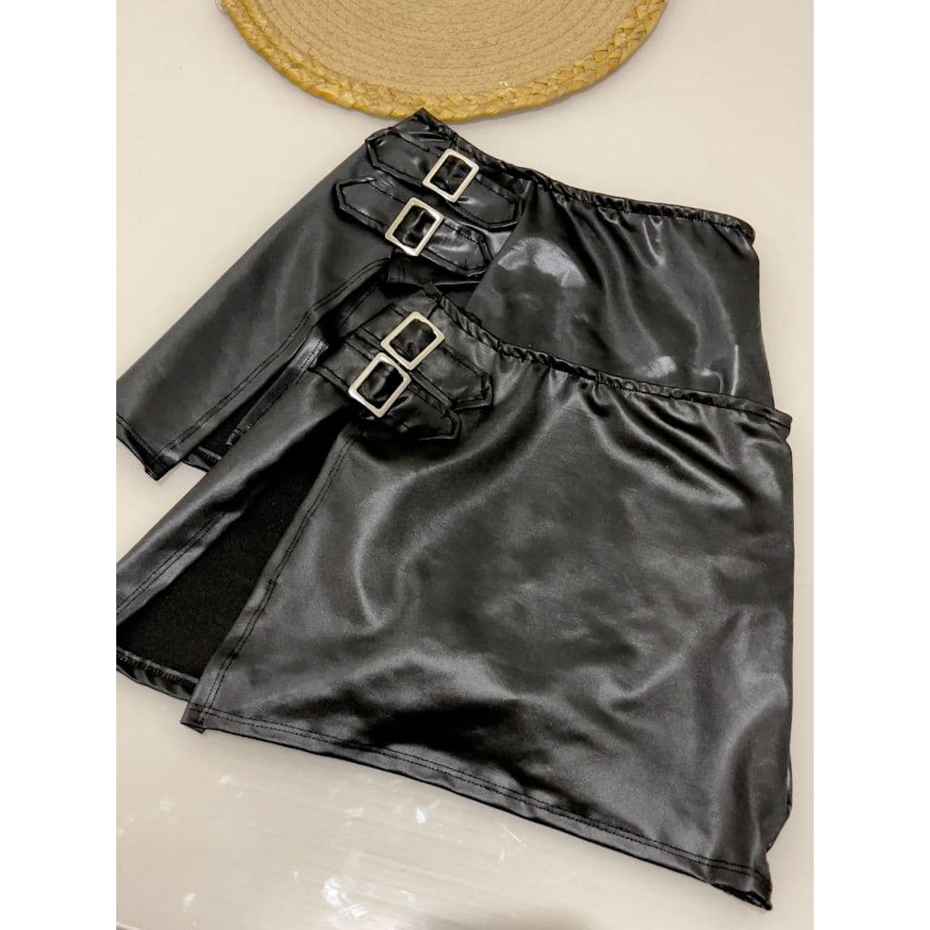Short Saia Eduarda com fenda em Cirrê acetinado com shortinho de proteção Saia tendencia moda blogueira