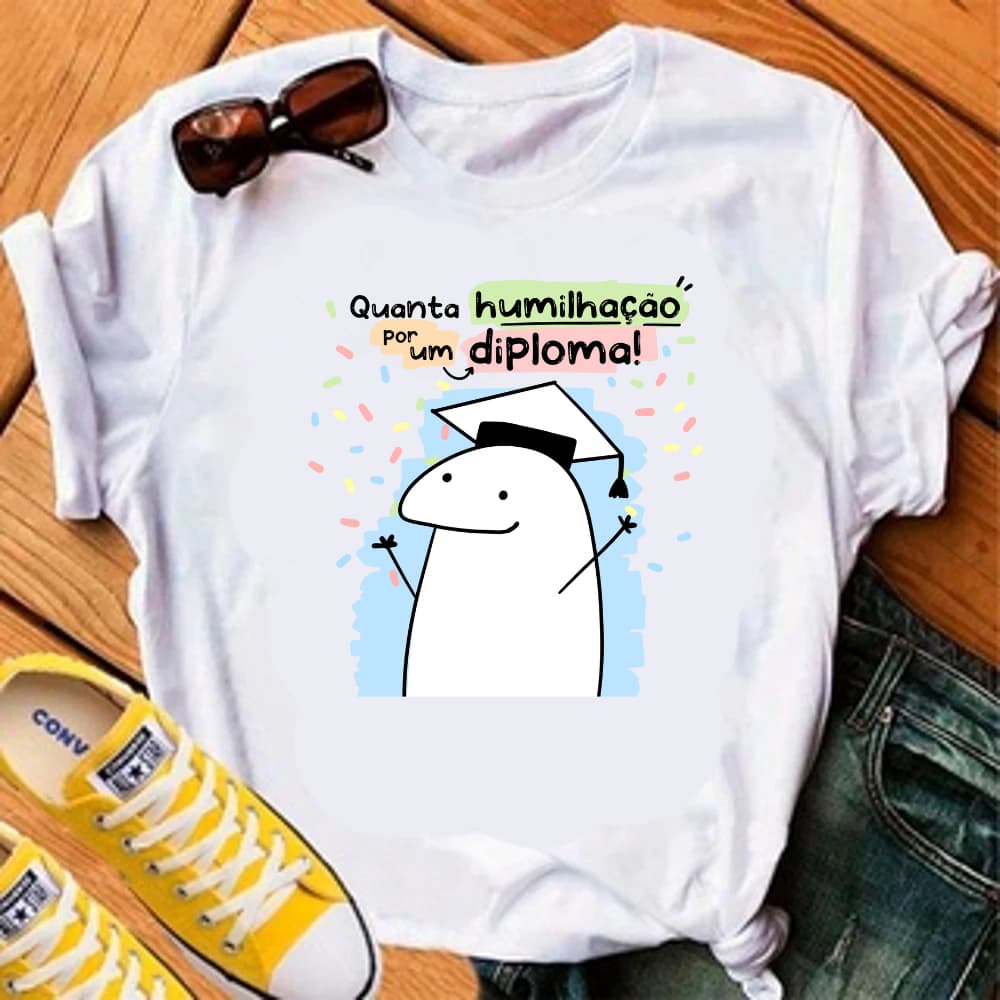 CAMISETA FLORK QUANTA HUMILHAÇÃO POR UM DIPLOMA - 100% POLIESTER