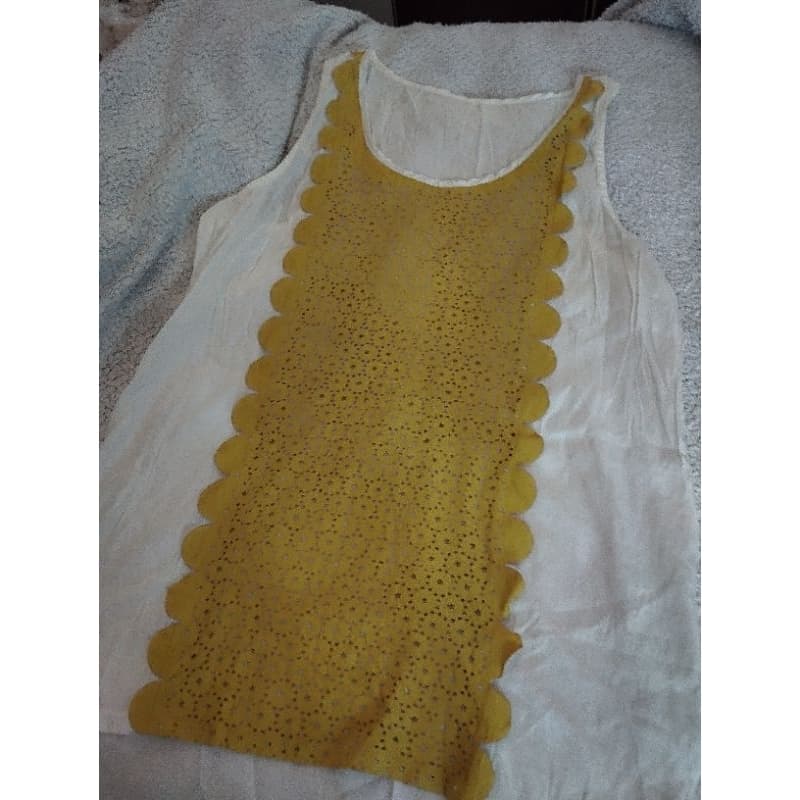 coleção de roupas amarelas, short, blusão, vestido, calça, camiseta e muito mais, brechó online, anos 2000