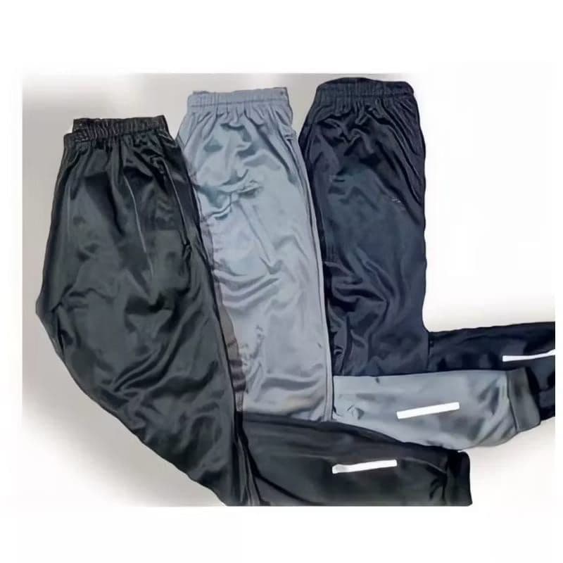 Calça chimpa lisa.