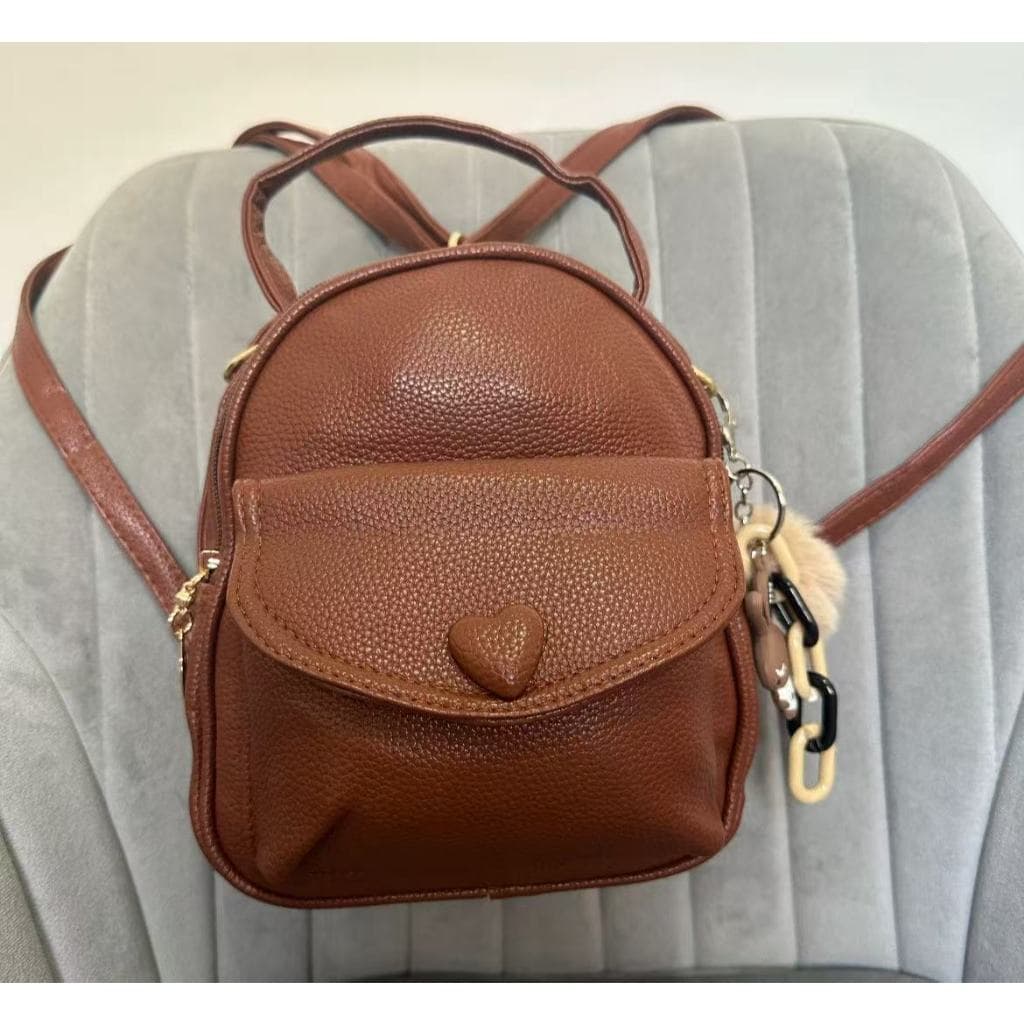 Bolsa Feminina com Alças Reguláveis，transversal,mao e mochila,acompanha um chaveiro, tamanho 23,altura 20