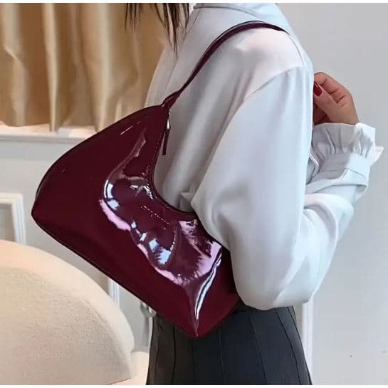 Bolsa de ombro elegante meia lua  em verniz  , modelo de alta qualidade  fecho em ziper !