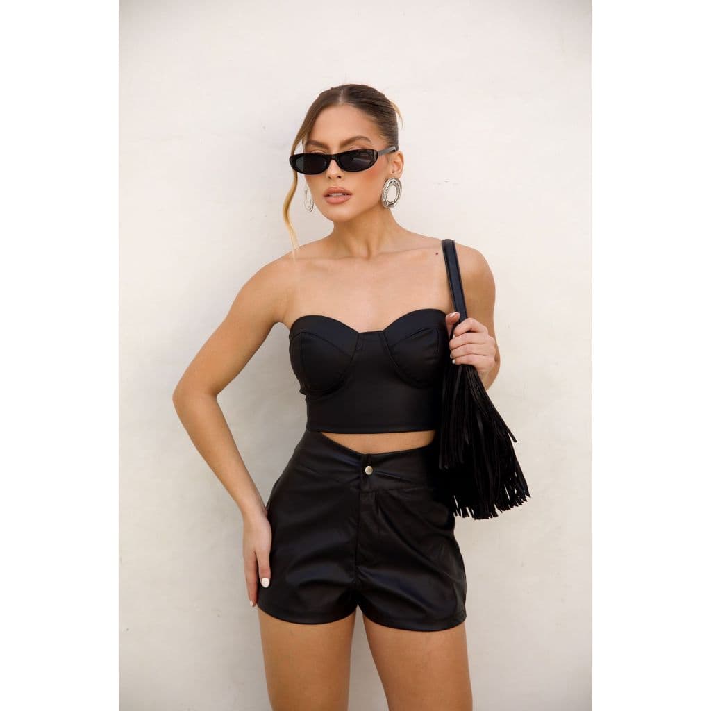 Short De Couro PU Com Botão / Shorts Curto Liso Cintura Alta / Short Feminino Courino / Look/  Moda Gringa / Blogueira