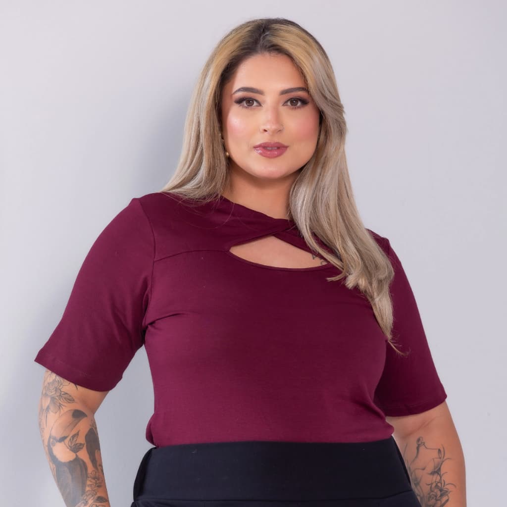 BLUSA MALHA PLUS SIZE MANGA CURTA FRENTE TORCIDA 42 AO 60