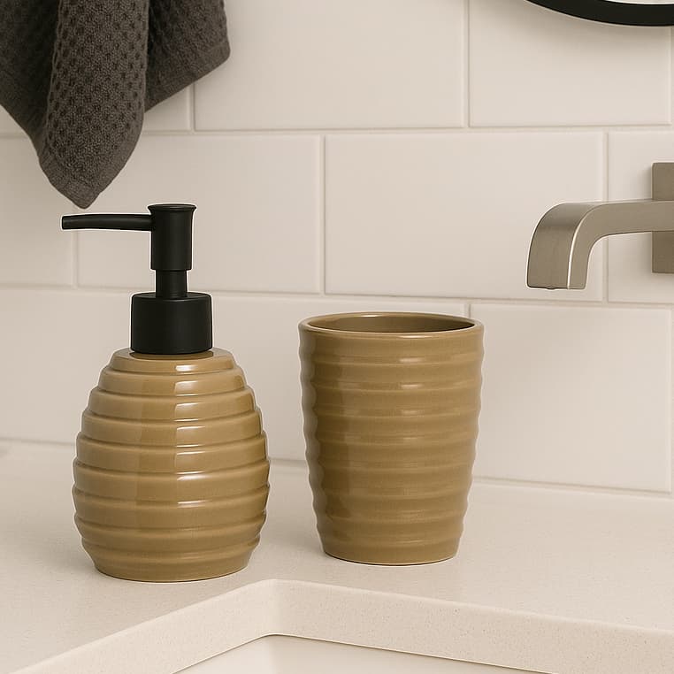 Kit Banheiro Lavabo Taupe Cerâmica Acessórios Saboneteira Porta Escovas Marrom Supreme 2 Pçs