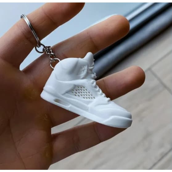 Chaveiro Mini Tênis Estilo Basquete Retrô – Sneaker 3D Premium com Argola