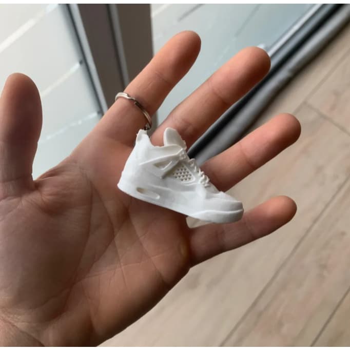 Chaveiro Mini Tênis Estilo Urbano Clássico – 3D Premium com Argola