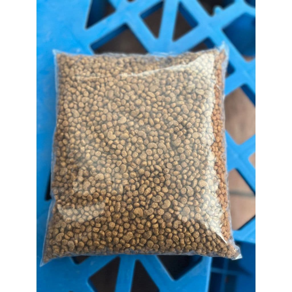 Ração para gatos sabor salmão, carne e frango 1 kg (mistão para gatos a granel)