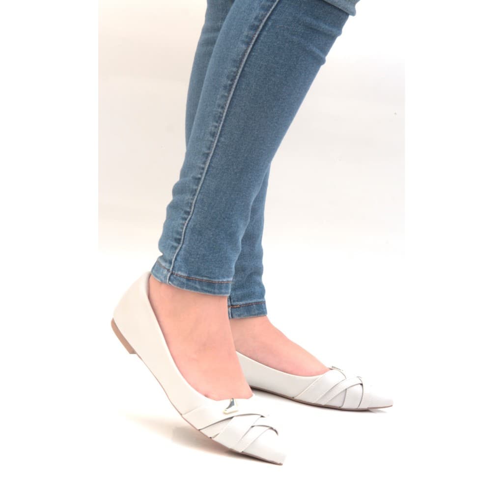 Sapatilha Feminina Branca Confortável Bico fino Mocassim Feminina Detalhe trançada Elegante