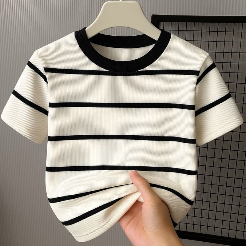 Camiseta Feminina Canelada Basica listrada branco e preta Moda Gringa