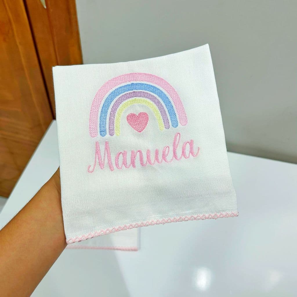 Fraldas bordadas com nome MENINA boca e ombro, babete e ombrete boquinha duplas pano personalizadas