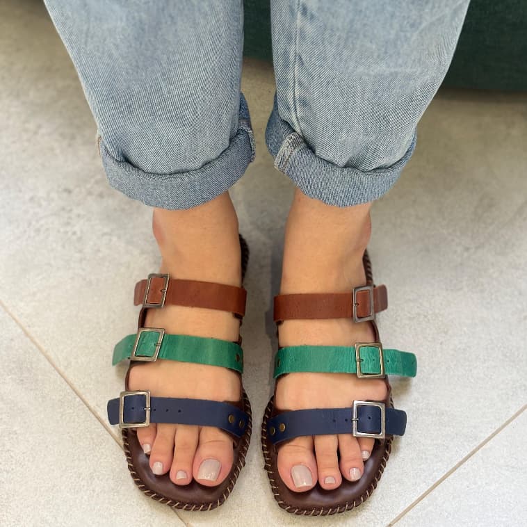 Sandália Feminina Rasteira Couro Legítimo 3 Tiras Femininas Rasteirinha Fivelas Ajustável Moda