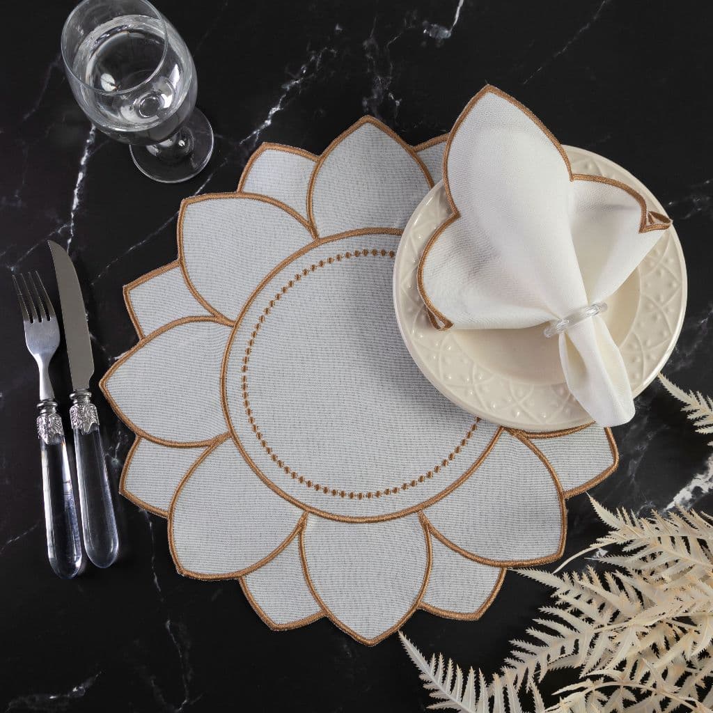 'Kit Americano 8 Peças – Sousplats + Guardanapos para 4 Lugares | Mesa Posta Elegante!