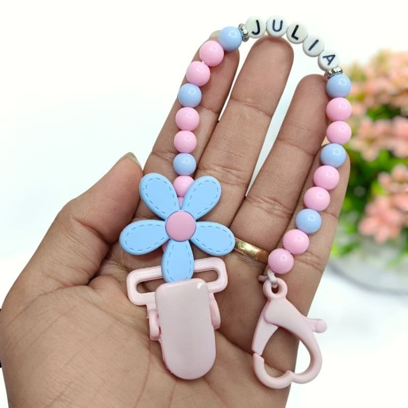 Prendedor de chupeta flor personalizado com nome menina