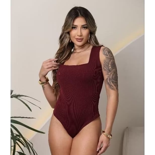 Body feminino com decote quadrado de ribana felpado