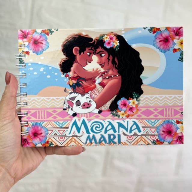 Livro de Colorir Moana Capa Dura Personalizada com Nome - Artesanal 50 Desenhos 180g